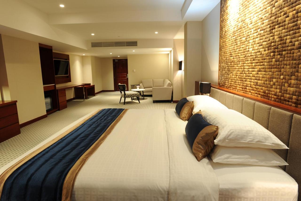 Yangon Thanlwin Hotel ภายนอก รูปภาพ