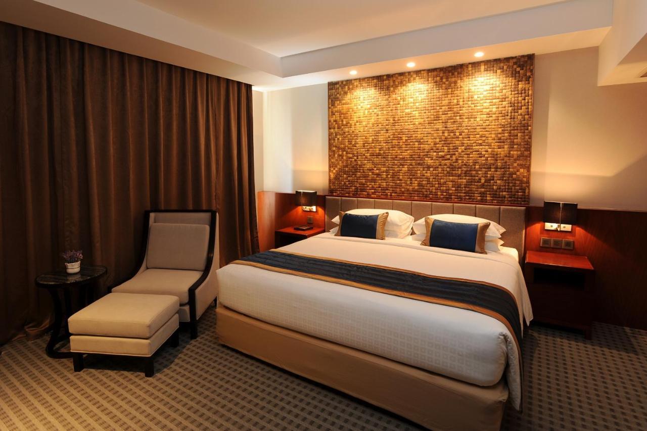 Yangon Thanlwin Hotel ภายนอก รูปภาพ