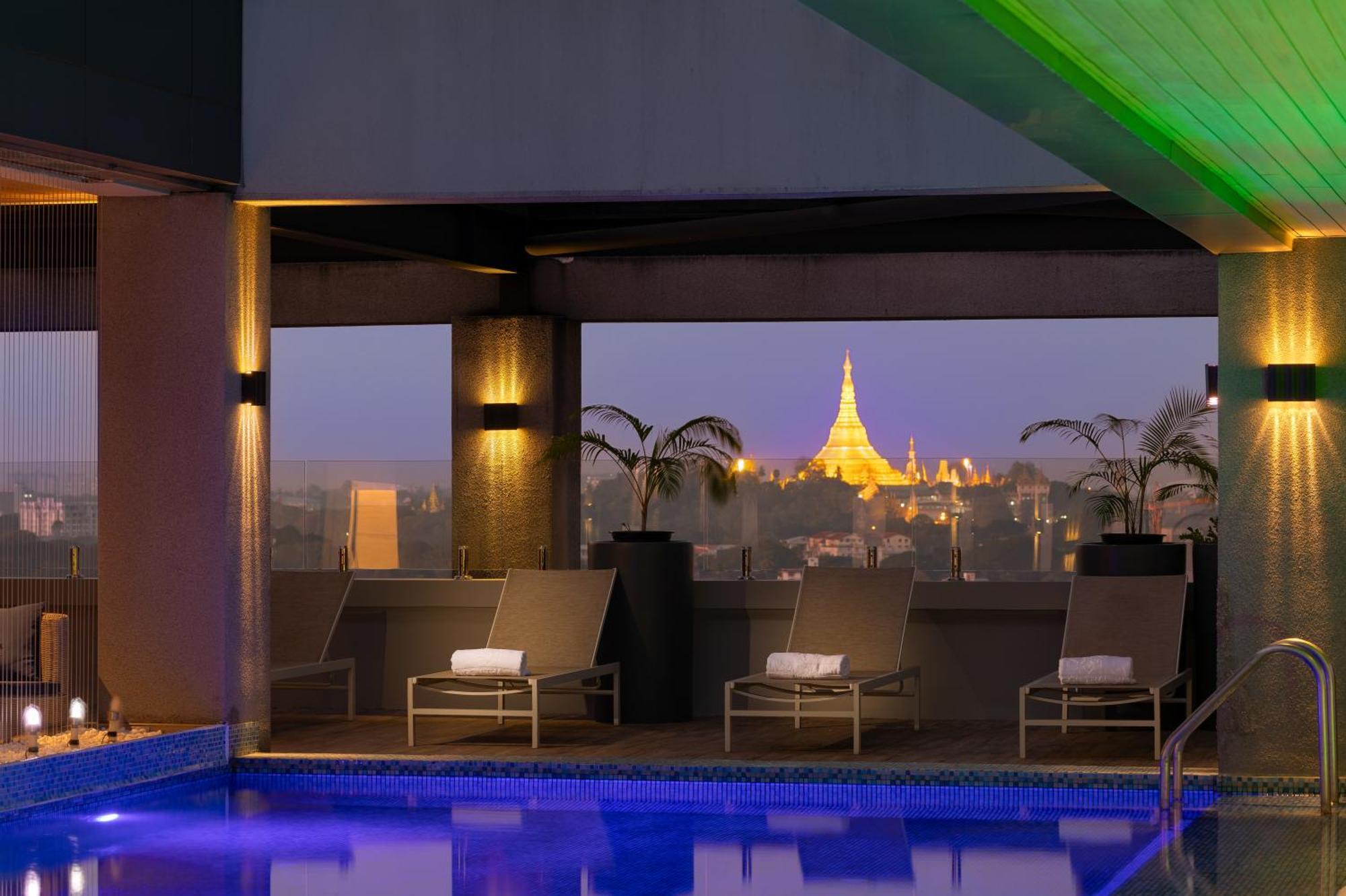 Yangon Thanlwin Hotel ภายนอก รูปภาพ
